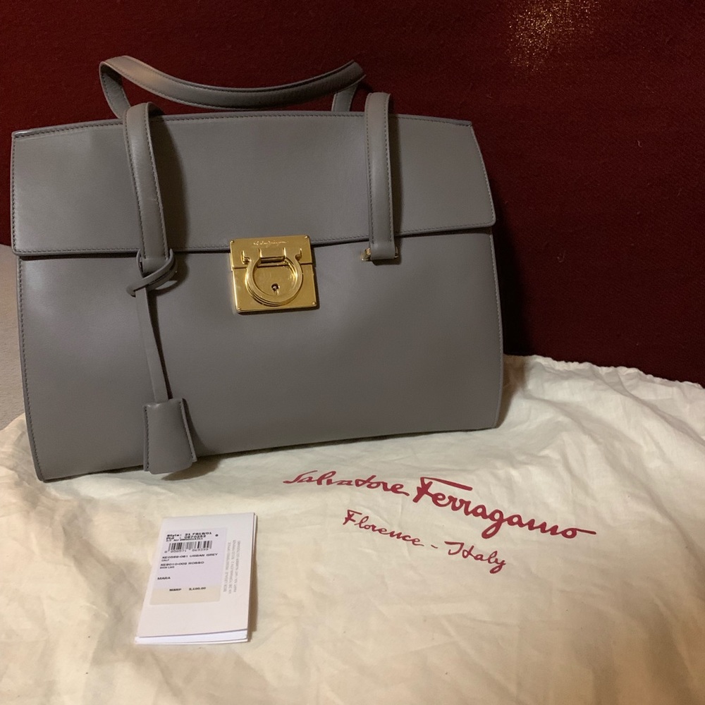 SALVATORE FERRAGAMO MEDIUM GANCIO LOCK MARA TOTE